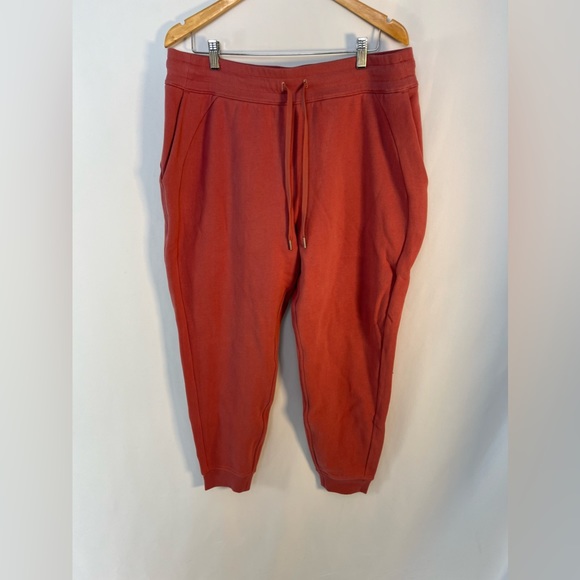 NEW / Lululemon Scuba High-Rise Jogger - Picture 4 of 10